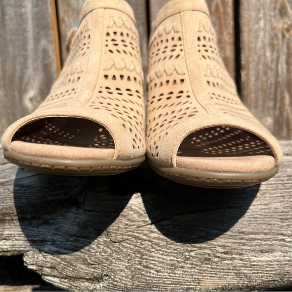 Earth Carson Hamden Die Cut Suede Leather Peep Toe Heel sandal shoes size 7.5 - Picture 4 of 16